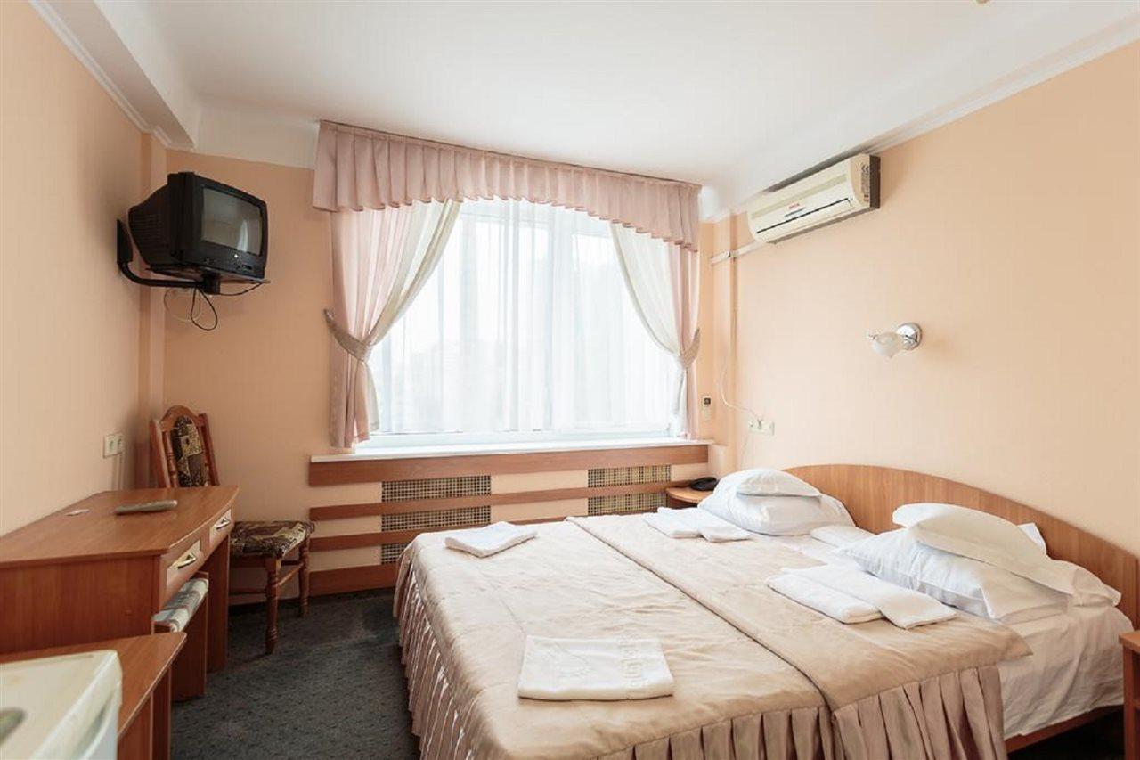 Druzhba Service Hotel Kiev Exterior foto