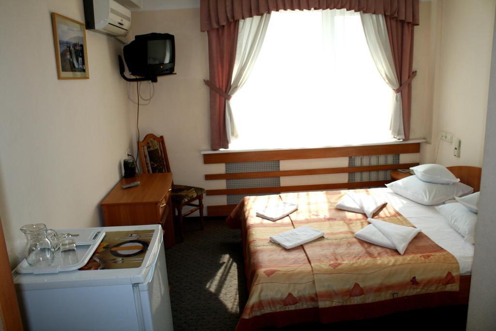 Druzhba Service Hotel Kiev Exterior foto